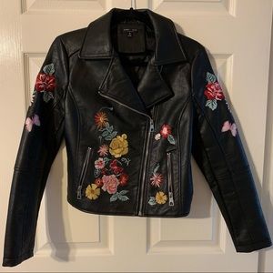 Romeo + Juliet faux leather jacket floral size S
